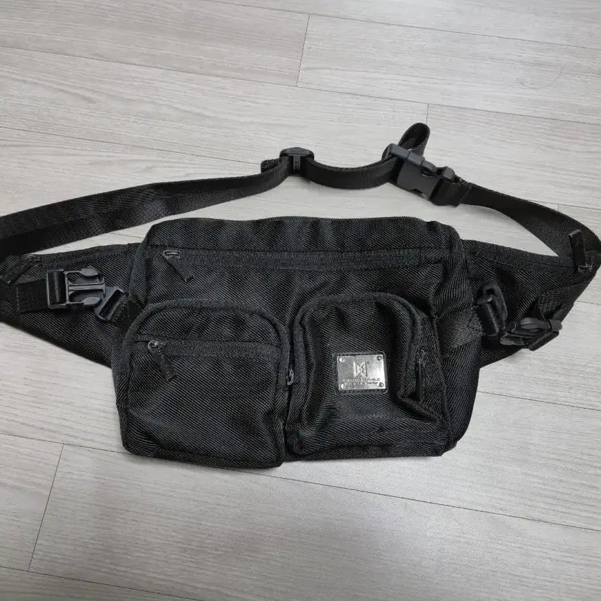 [BUNJANG] Monster Republic Sling Bag Cross Bag Black / 몬스터리퍼블릭 슬링백 크로스백 블랙