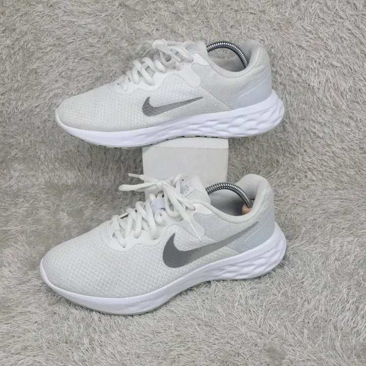[BUNJANG] Nike Revolution 6 Next Nature Sneakers / 240 나이키 레볼루션6 넥스트네이쳐 스니커즈