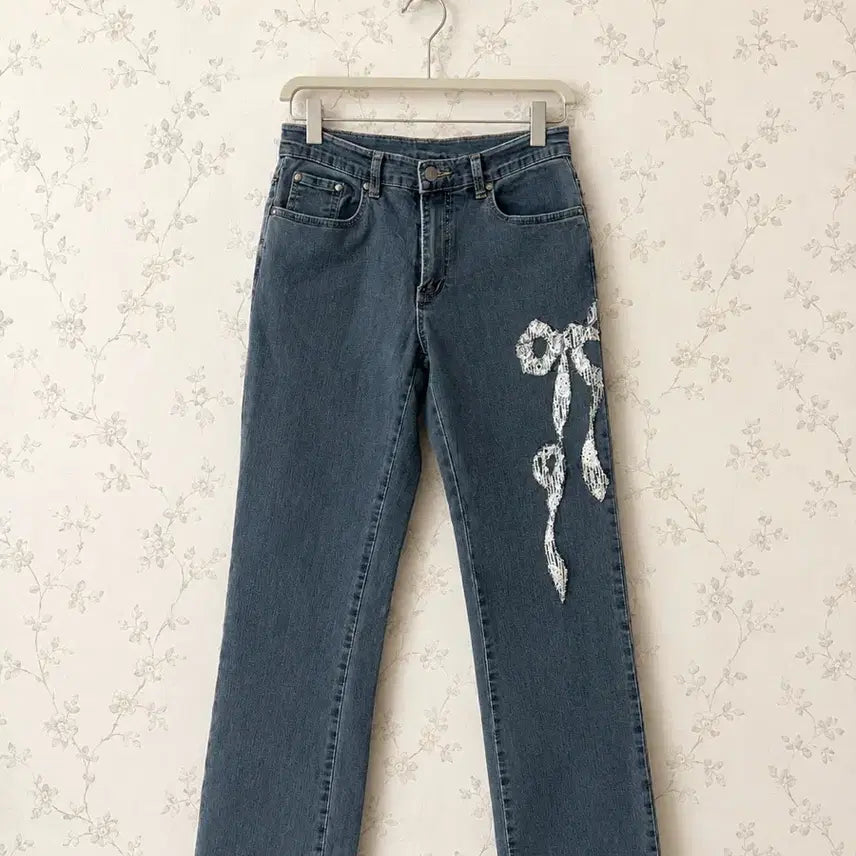 [BUNJANG] Denim Pants with Ribbon Print / 청바지 리본 프린팅 데님 팬츠