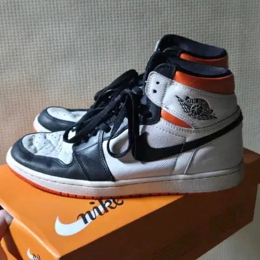 [BUNJANG] Nike Air Jordan 1 High Electro Orange / 나이키 에어조던1 하이 일렉 오렌지