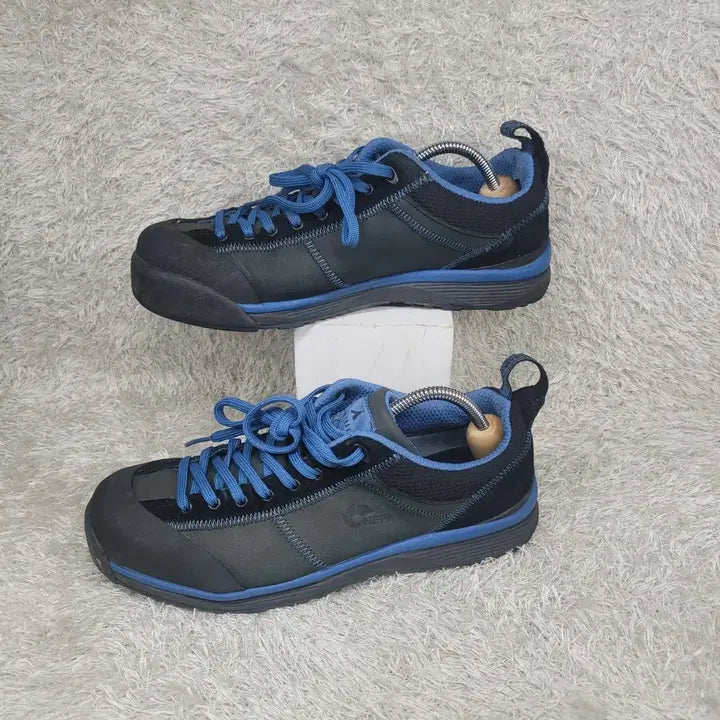 [BUNJANG] Nepa Jefellin Hiking Trekking Shoes / 250 NEPA 네파 제펠린 등산화 트레킹화