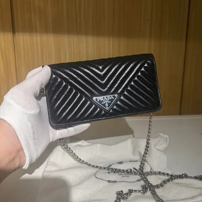 [BUNJANG] Prada Quilted Mini Chain Crossbody Bag Black / 프라다 미니체인 크로스백