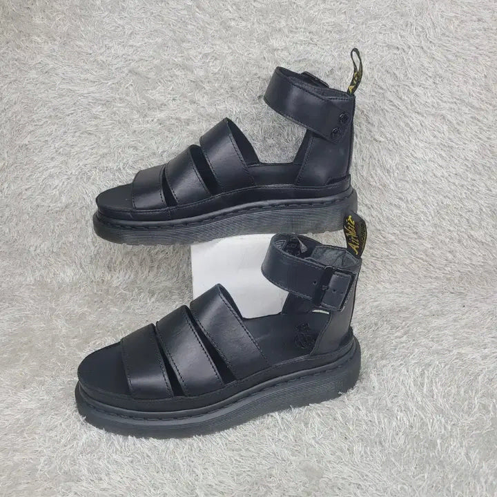 [BUNJANG] Dr. Martens Clarissa II Quad Platform Sandals / EU38/240 닥터마틴 클라리사 II 매트 샌들