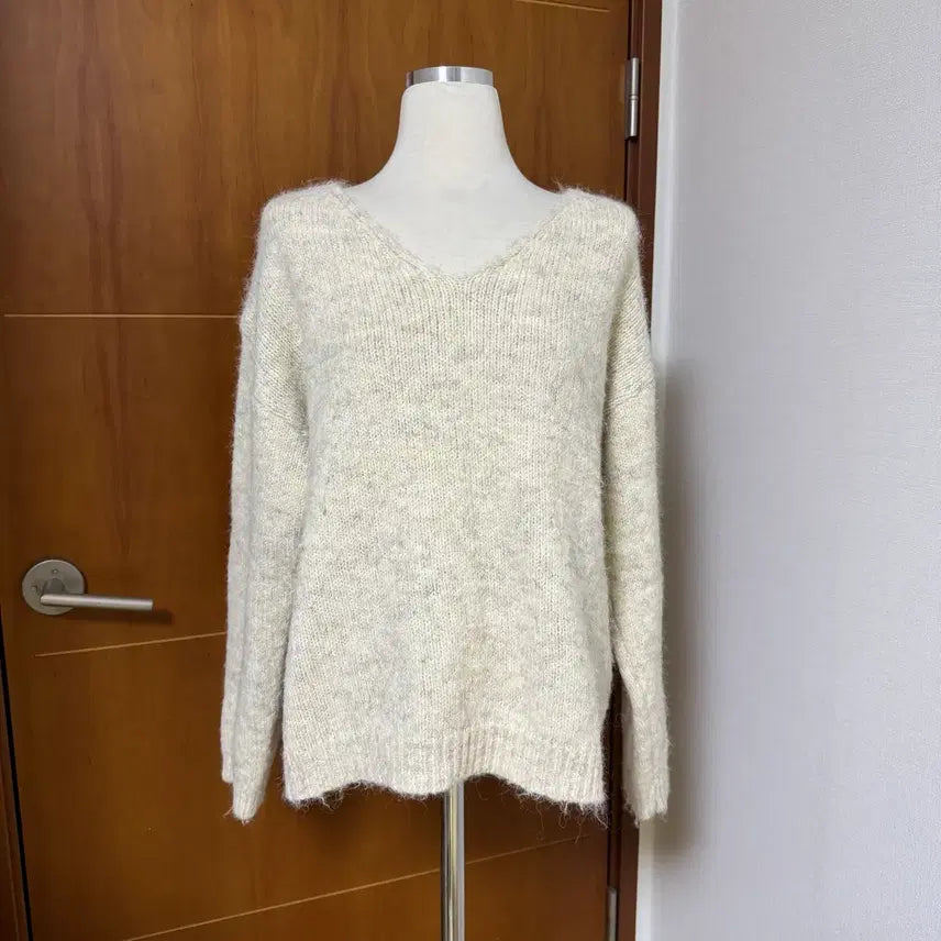 [BUNJANG] V-Neck Hairy Knit - Free Size / 브이넥 헤어리 니트 FREE
