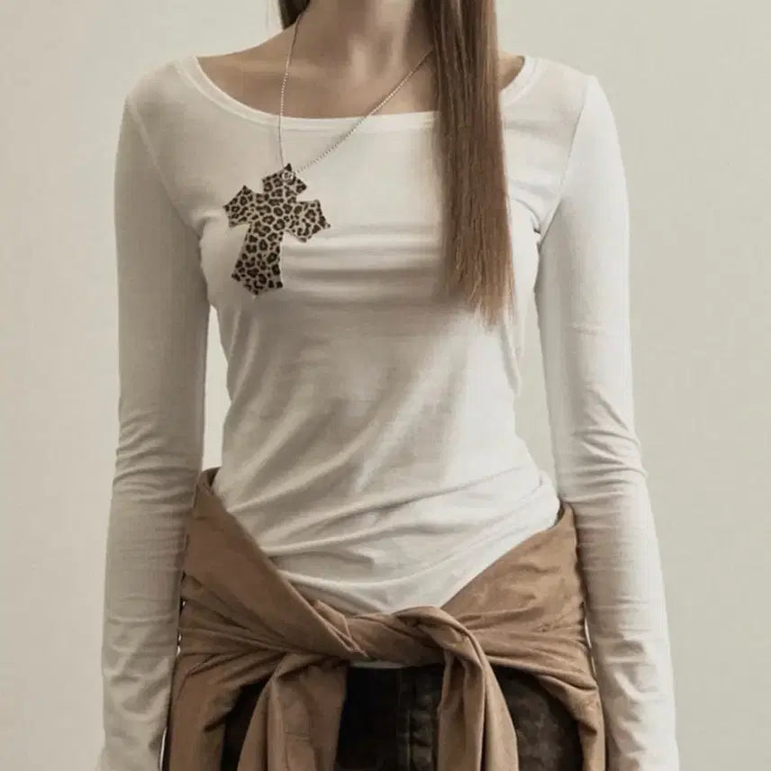 [BUNJANG] IlliO White Leopard Cross Necklace Top / 일리오 white leopard cross necklace top