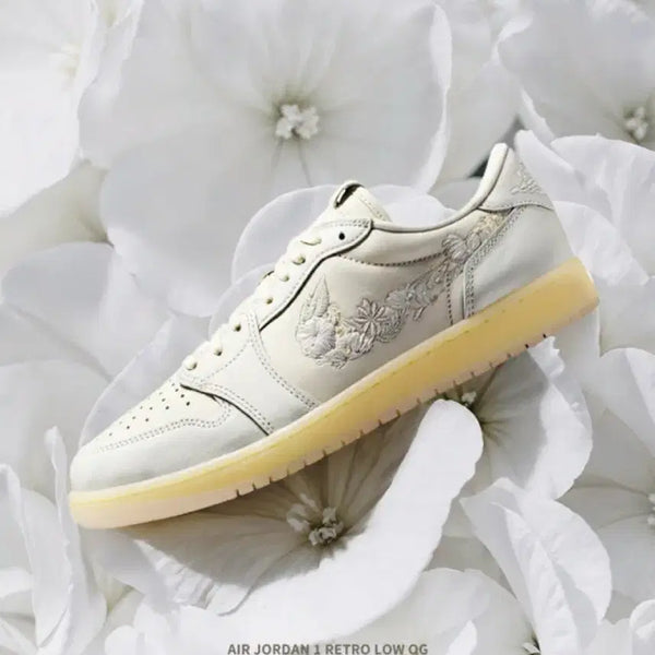 [BUNJANG] Air Jordan 1 Retro Low OG Rabbit Floral Swoosh / 에어 조던 1 레트로 로우 OG 래빗 플로럴 스우시