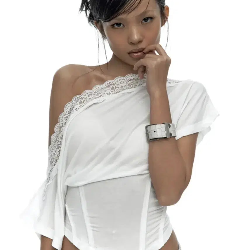 [BUNJANG] Cassico Lace One Shoulder Corset Tee White / 카시코 레이스 원숄더 코르셋 티 화이트 새상품 Lace One Shoulder Corset Tee White