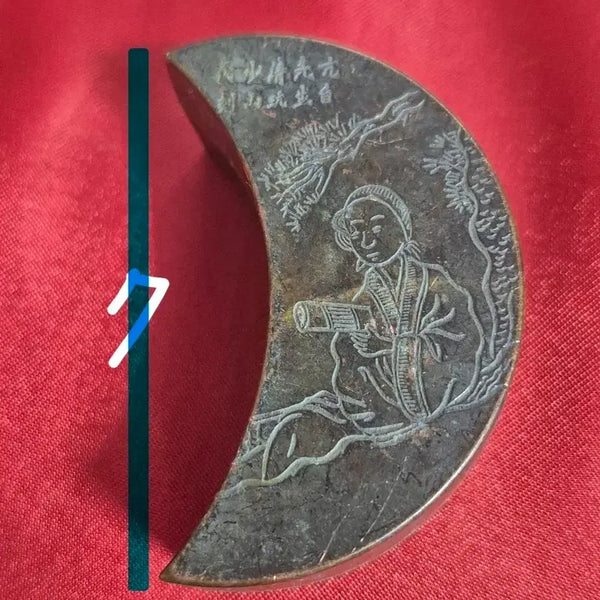[BUNJANG] Bronze Crescent Inkstone Container with Engraved Figure / 동 브론즈 초승달 음각 인물도 연적 먹통 합
