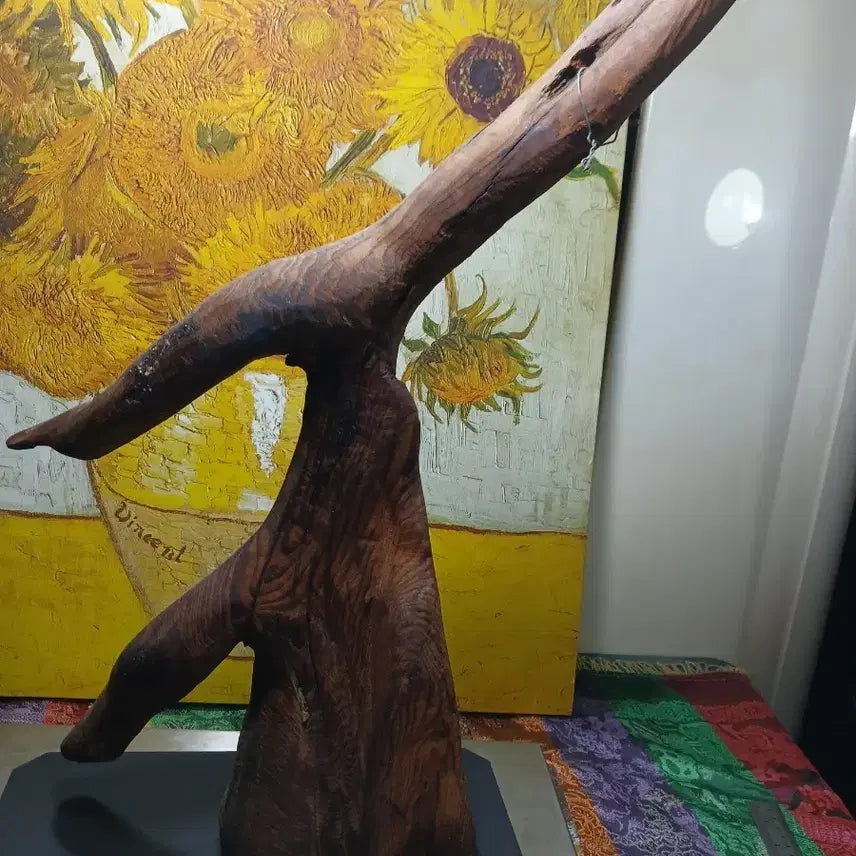 [BUNJANG] Wooden Sculpture Art Piece with Sunflower Background / 나무 조각 예술 작품