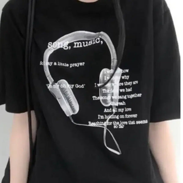 [BUNJANG] Black Headphones & Lyrics Print Short Sleeve T-Shirt / 블랙 헤드폰 프린팅 반팔 티셔츠
