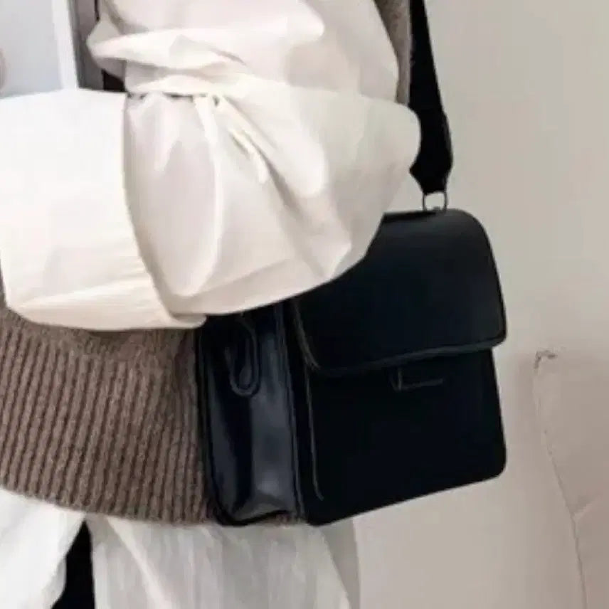[BUNJANG] Everyday Black Crossbody Bag / 데일리 블랙 크로스백