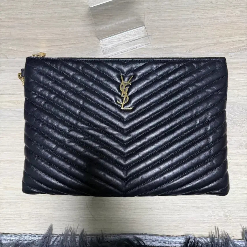 [BUNJANG] Yves Saint Laurent Matelassé Clutch / 입생로랑 마틀라세클러치