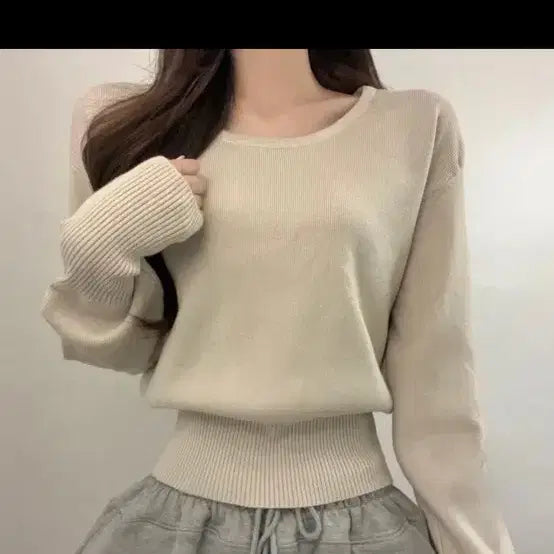 [BUNJANG] Amebly Slim Fit Round Neck Knit / 에이블리 허리잘록 라운드넥 니트