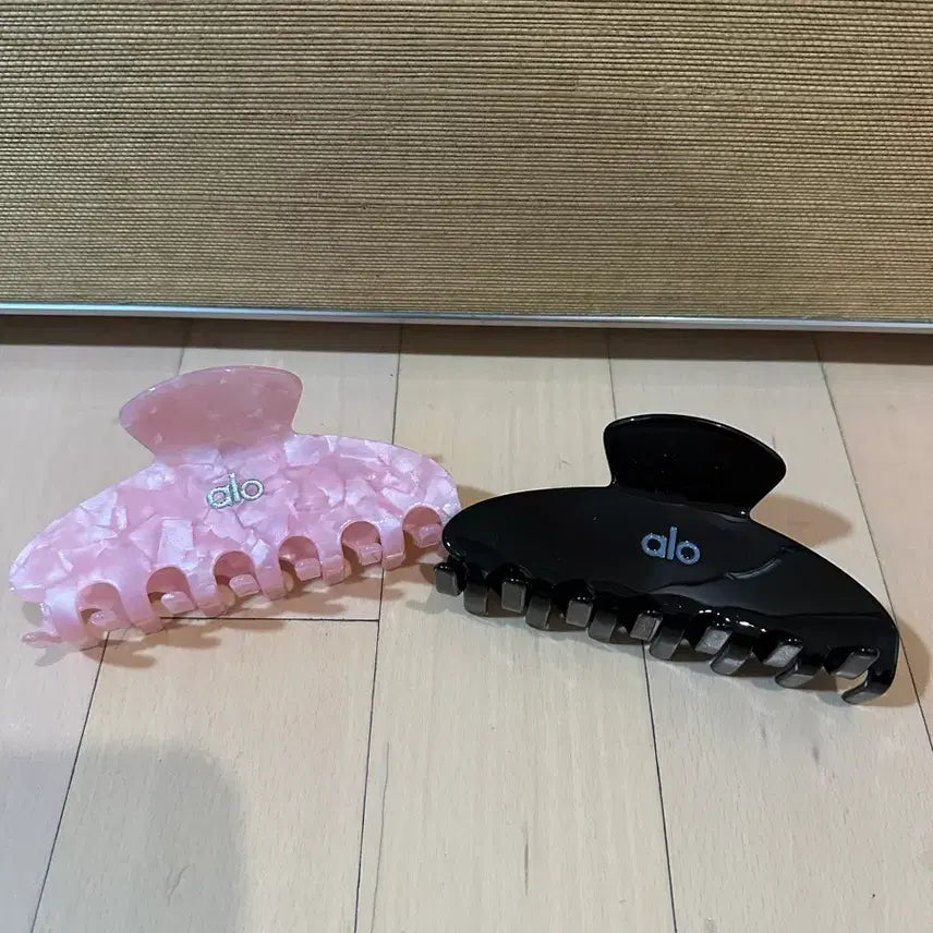 [BUNJANG] ALO Hair Claw Clip Black/Pink / ALO 헤어 집게핀 블랙/핑크
