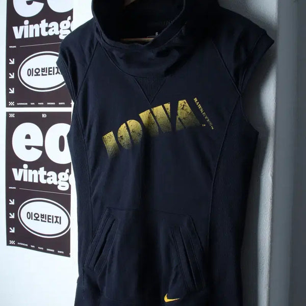 [BUNJANG] Nike Team Pack Iowa Sleeveless Hoodie T-Shirt / W(S) 나이키 반팔 티셔츠 민소매 후드 팀팩 아이오와-H36849