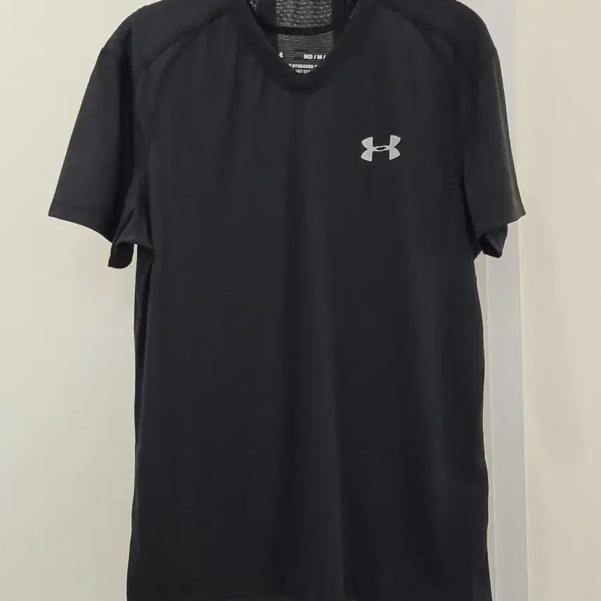 [BUNJANG] Under Armour Men's Striker V-Neck Short Sleeve T-Shirt / 언더아머 미남성 스트리커 V넥 반팔 티셔츠 M사이즈 택달린새제품
