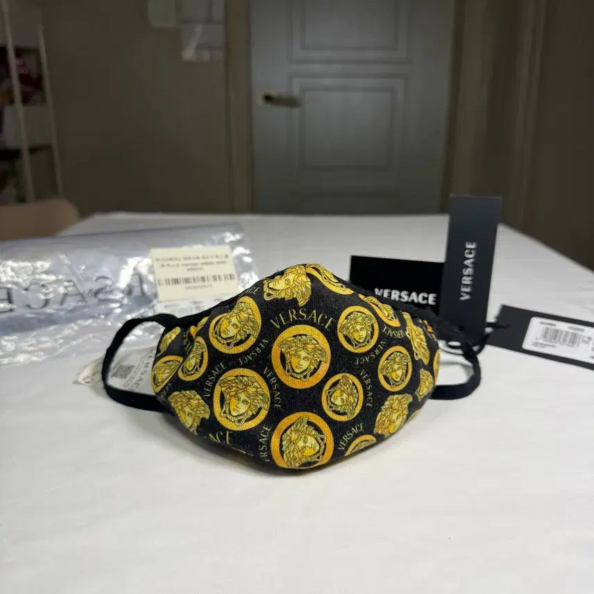[BUNJANG] Versace Medusa Logo Face Mask Black / [새상품]베르사체 메두사 로고 블랙 마스크 IMAS003 1F02293 5B000