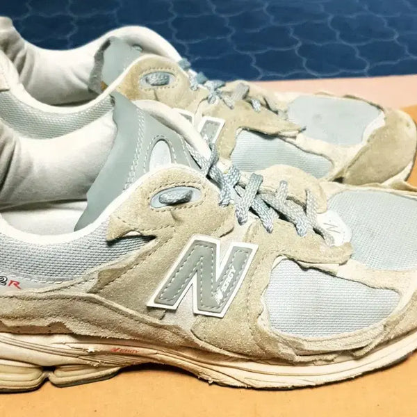 [BUNJANG] New Balance 2002R Protection Pack Sneakers / 뉴발란스 2002R 프로텍션 팩 스니커즈 (295)