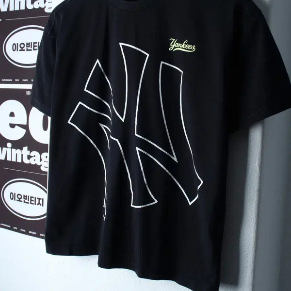 [BUNJANG] MLB New York Yankees Aged Black Short Sleeve T-Shirt H36782 / W(S) MLB 엠엘비 반팔 티셔츠 뉴욕양키즈 에이징 블랙-H36782