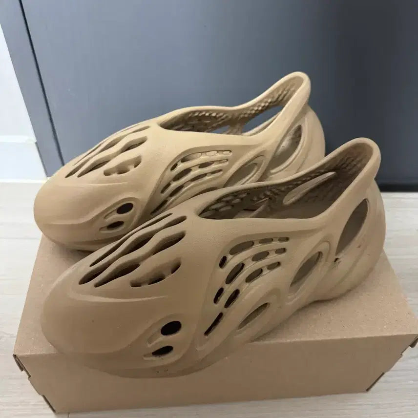 [BUNJANG] Adidas Yeezy Foam Runner Clay Taupe / 이지 폼러너 305 클레이 토프