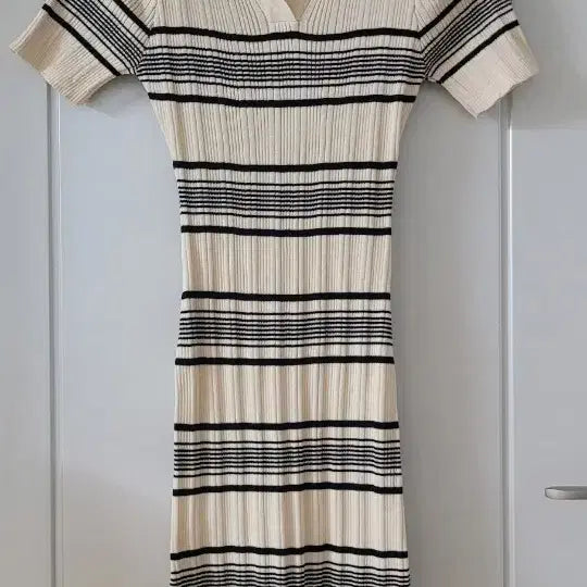[BUNJANG] Black Stripe Ivory Knit Dress / 블랙스트라이프 아이보리 니트원피스