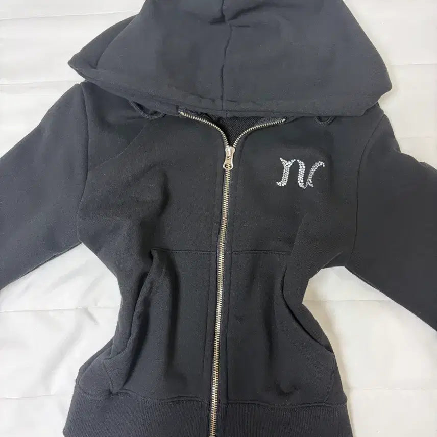 [BUNJANG] Black Zip-Up Hoodie with Glitter Graphic / 후드집업 팔아요