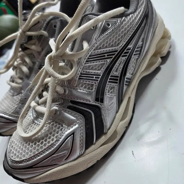 [BUNJANG] ASICS Gel-Kayano 28 Silver/Black Sneakers (245) / 아식스 젤 카야노 28 실버/블랙 스니커즈245