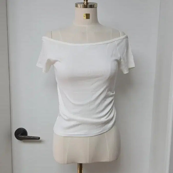 [BUNJANG] Off-Shoulder Short Sleeve T-Shirt with Side Shirring / 오프숄드 한쪽셔링 반팔