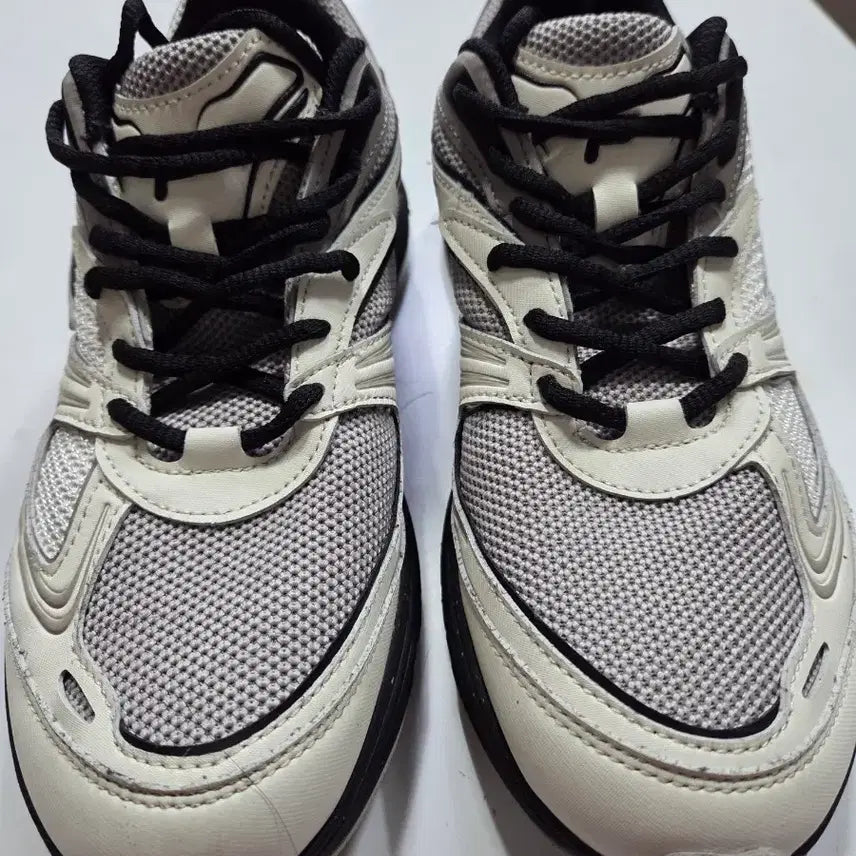 [BUNJANG] Fila Sneakers White/Black Size 265 / 휠라 스니커즈 화이트/블랙265