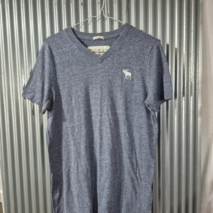 [BUNJANG] Abercrombie & Fitch Blue V-Neck Short Sleeve T-Shirt - Size M / M 아베크롬비 반팔 브이넥 티셔츠 블루