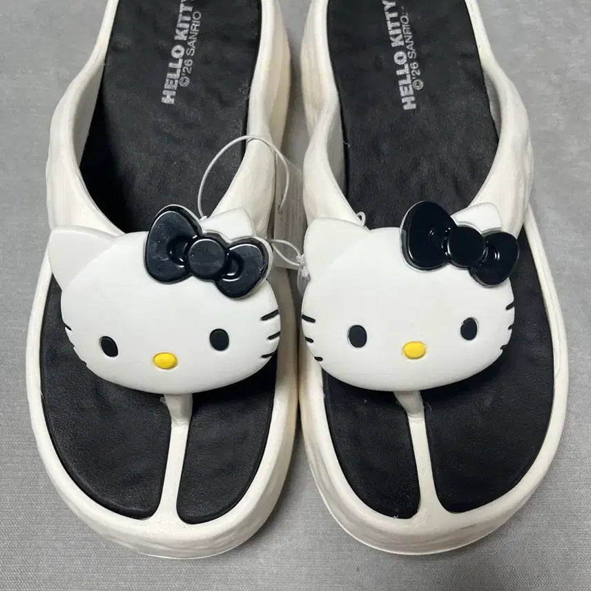 [BUNJANG] Hello Kitty Black Platform Flip-Flops Size 255 / 헬로키티 블랙 통굽 쪼리 255