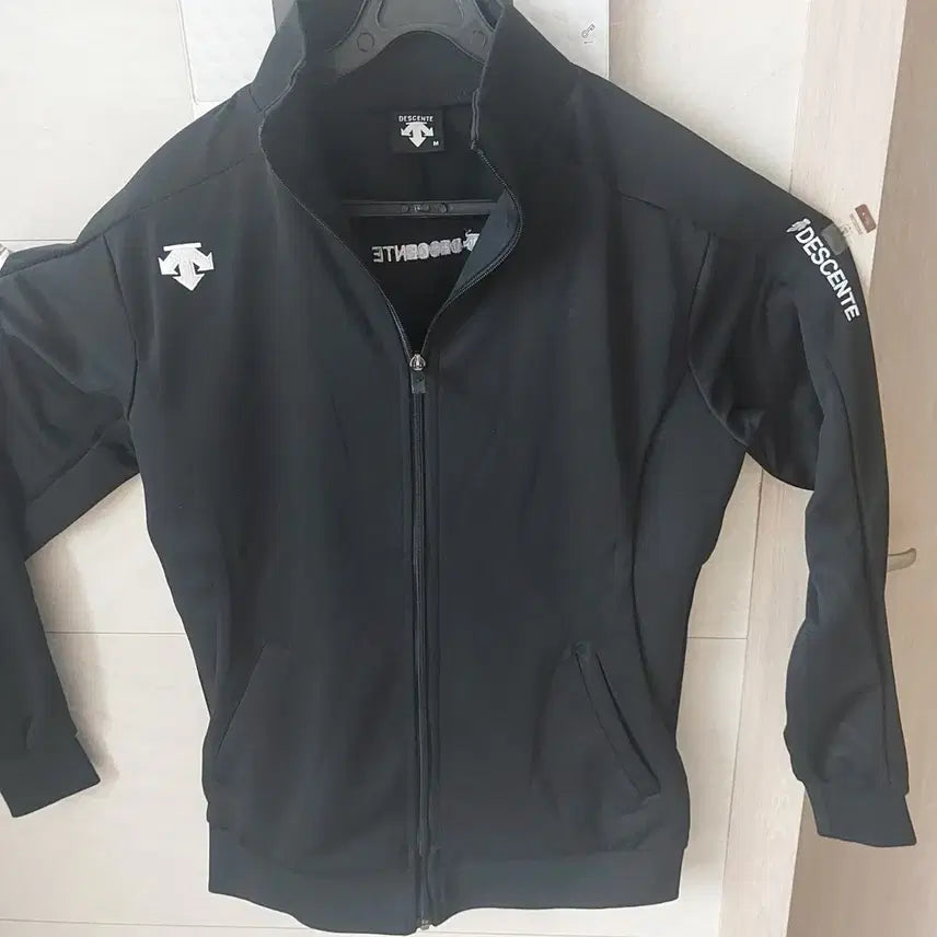 [BUNJANG] Descente Spring/Fall Training Jacket Black M / 데상트 춘추용 트레이닝 자켓 블랙 M 새상품