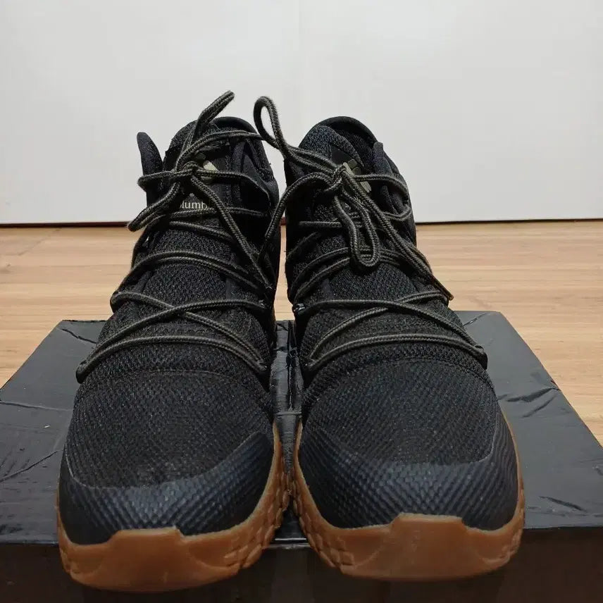 [BUNJANG] Columbia Mid-Cut Hiking Boots - Black/Brown / 콜롬비아