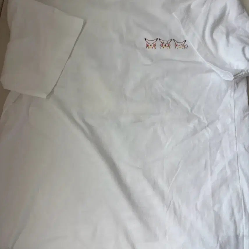 [BUNJANG] Uniqlo Pokemon 30th Anniversary T-Shirt Pikachu / 유니클로 포켓몬 30주년 티셔츠 뚱카츄