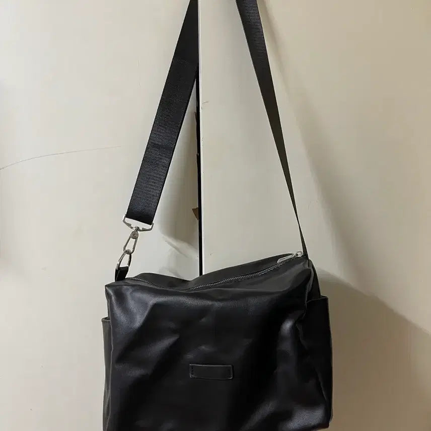 [BUNJANG] Women's Leather Shoulder Bag Black / 여성 가죽 숄더백 블랙