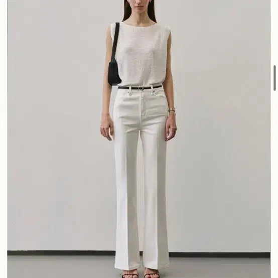 [BUNJANG] HAWA Essential Bootcut Pants Ivory Basic M / 하와 에센셜 부츠컷 팬츠 아이보리 베이직 M