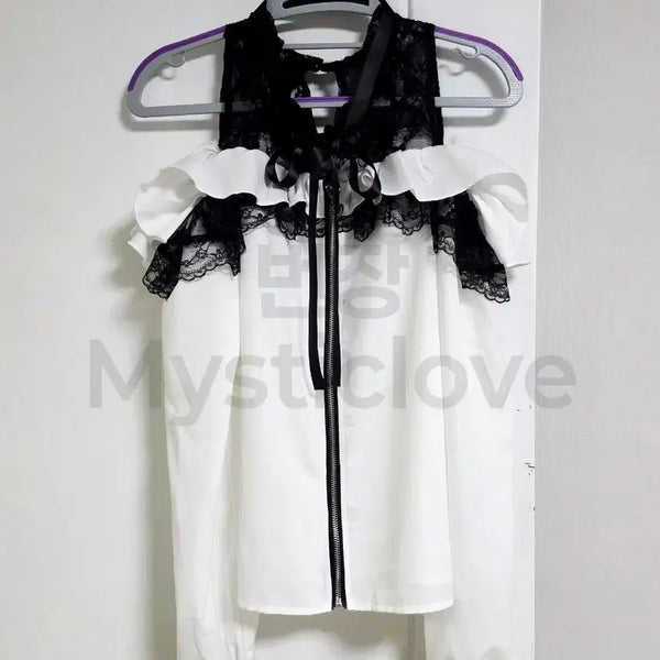 [BUNJANG] Ma*rs Off-Shoulder Frill Blouse / 마즈Ma*rs 어깨 트임 오프숄더 프릴 슬라이더 블라우스 화이트 양지뢰 지뢰계