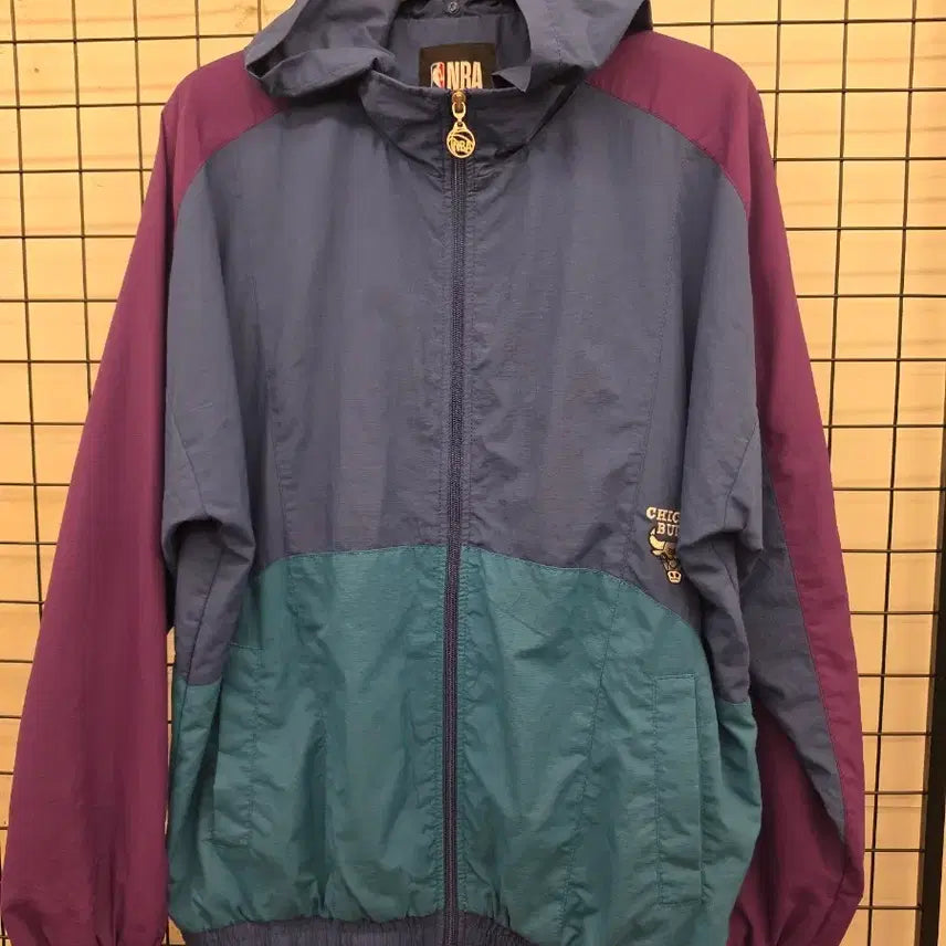 [BUNJANG] NBA Chicago Bulls Color Block Windbreaker / NBA 시카고 불스 색깔 블록 바람막이