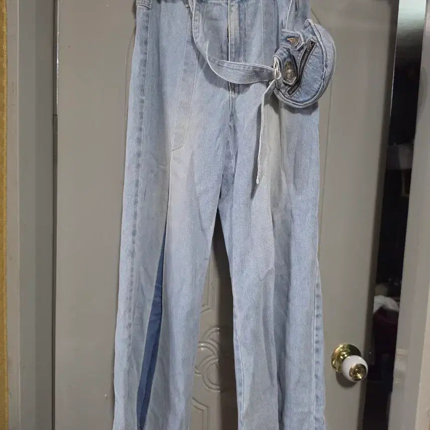 [BUNJANG] SJYP Light Wash Denim Pants with Mini Bag / sjyp청바지