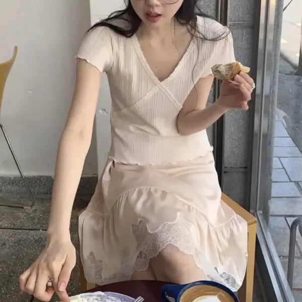 [BUNJANG] Daily Market Lily Frill Lace V-Neck Short Sleeve T-Shirt / 데일리마켓 릴리 프릴 레이스 브이넥반팔티 / 지그재그모리걸하구미아오이유우빈티지에이블리무신사