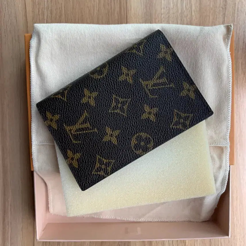 [BUNJANG] Louis Vuitton Monogram Passport Case Wallet / 루이비통 모노그램 여권 케이스 지갑
