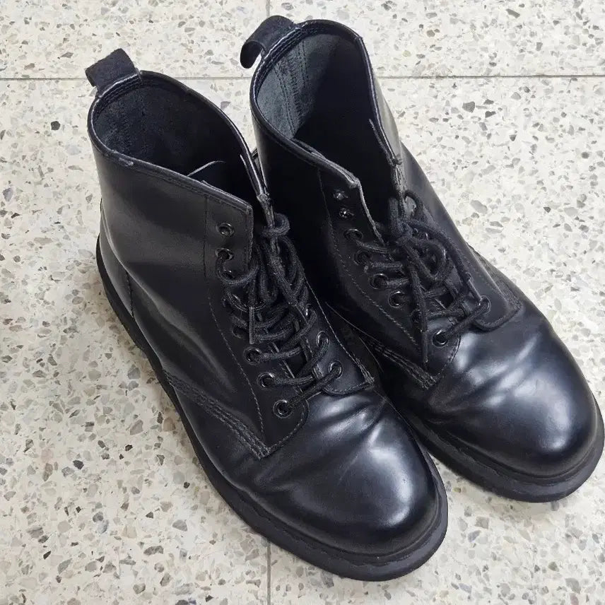 [BUNJANG] Dr. Martens 1460 Mono Black 8-Eye Boots / 닥터마틴 1460 모노블랙 8홀 워커