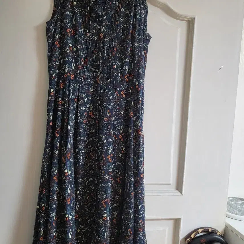 [BUNJANG] BCBG Floral Pattern Sleeveless Midi Dress / BCBG플로럴 패턴 민소매 원피스