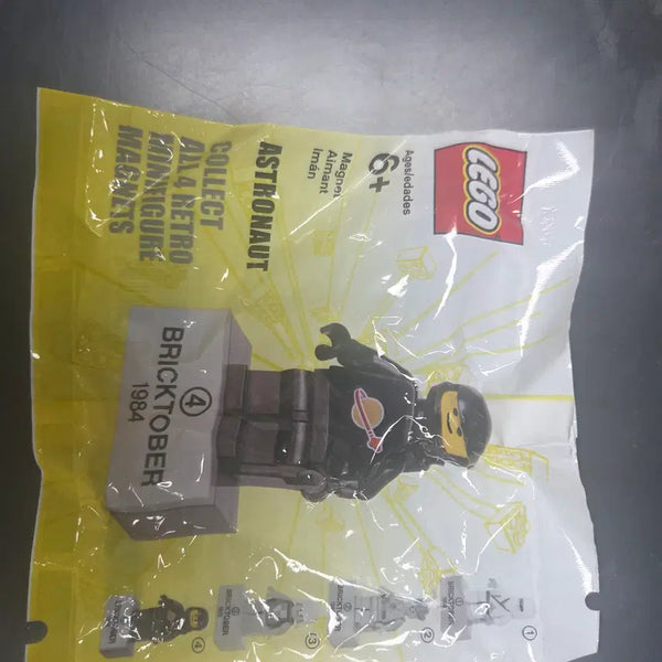 [BUNJANG] LEGO Bricktober Retro Magnets (1984 Astronaut) / 레고: 브릭토버 레트로 자석 (2856223, 2856224, 2856225, 2856226) 빈티지