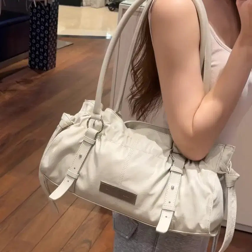 [BUNJANG] Matin Kim Shirring Buckle Shoulder Bag Beige / 마뗑킴 Matin Kim 셔링 티어 버클 숄더백 베이지