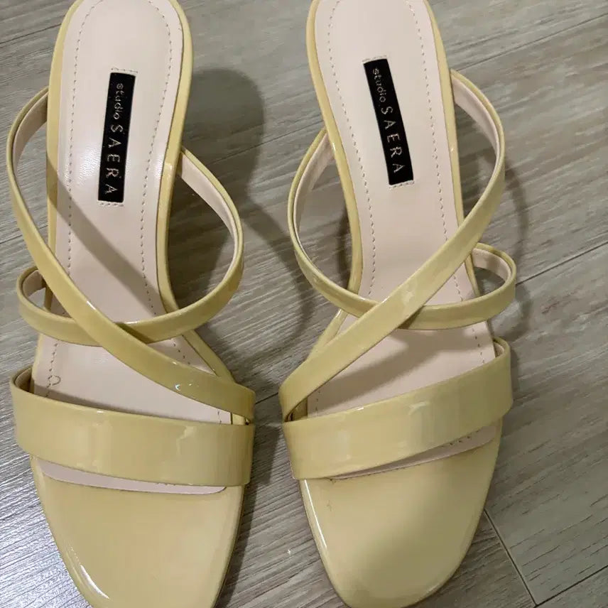 [BUNJANG] Beige Suede Suede Sandals Heel (245 Size) / 세라 샌들 힐 245싸이즈