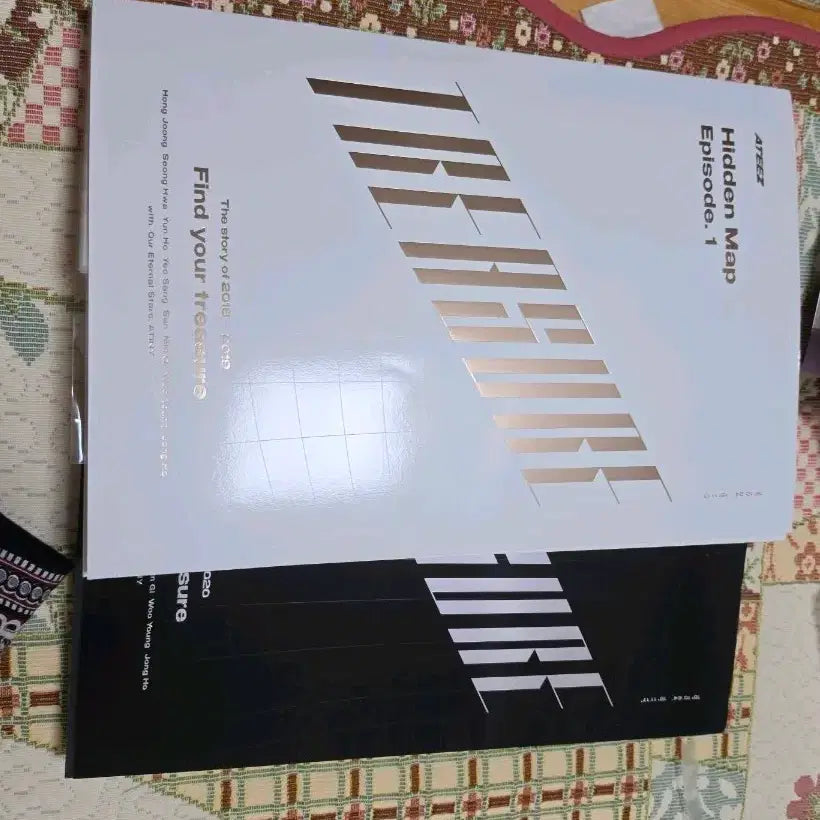 [BUNJANG] ATEEZ Hidden Map Photobook Bundle Set (Postcards Included) / 에이티즈 히든맵 포토북 2종 일괄 포카x 엽서o