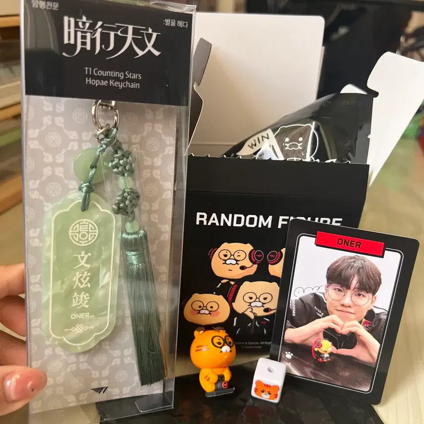 [BUNJANG] T1 Faker Hwaseung Chief/Astral Prosecutor Keyring Figure Photocard Set / 롤 티원 오너 키링 피규어 포토카드 세트