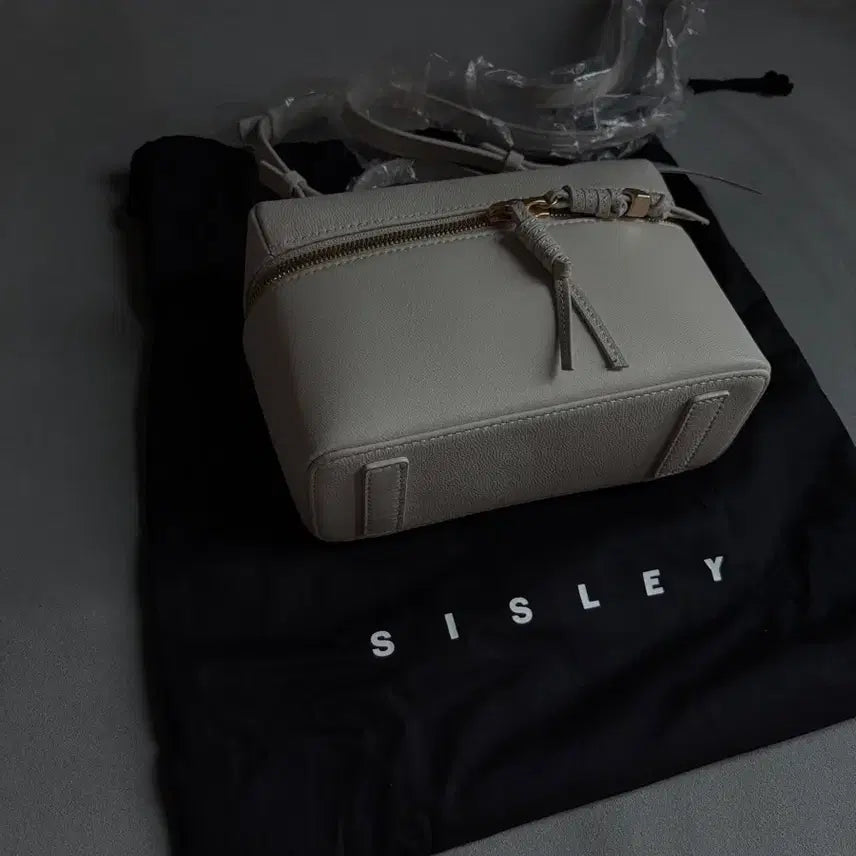 [BUNJANG] Sisley Medium Square Chain Bag (White) / [새상품] 시슬리 미디엄 사각 체인백