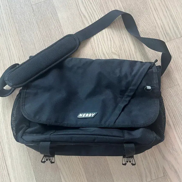 [BUNJANG] NERDY Messenger Bag / Crossbody Bag / 널디 메신저백 / 크로스백 판매